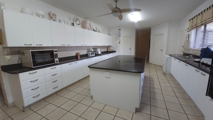 4 Bedroom Property for Sale in Ifafi North West